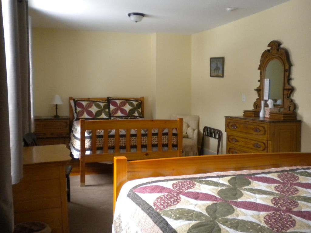 The Sterling Inn Caratunk Екстериор снимка