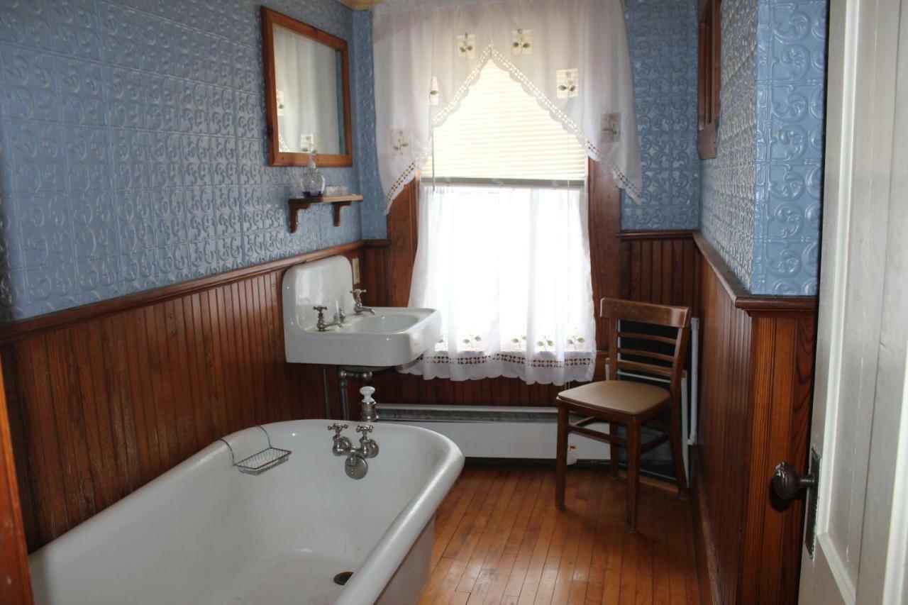 The Sterling Inn Caratunk Екстериор снимка